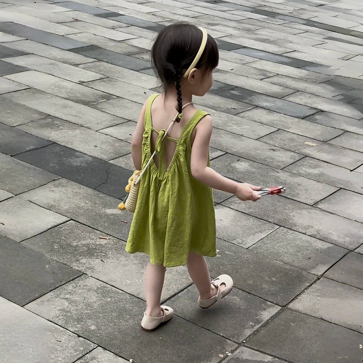 女童夏季小清新绿色吊带连衣裙