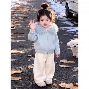 韩版女童2025冬季新款蓝色毛领连帽拉链毛衣外套小女孩杏色直筒裤