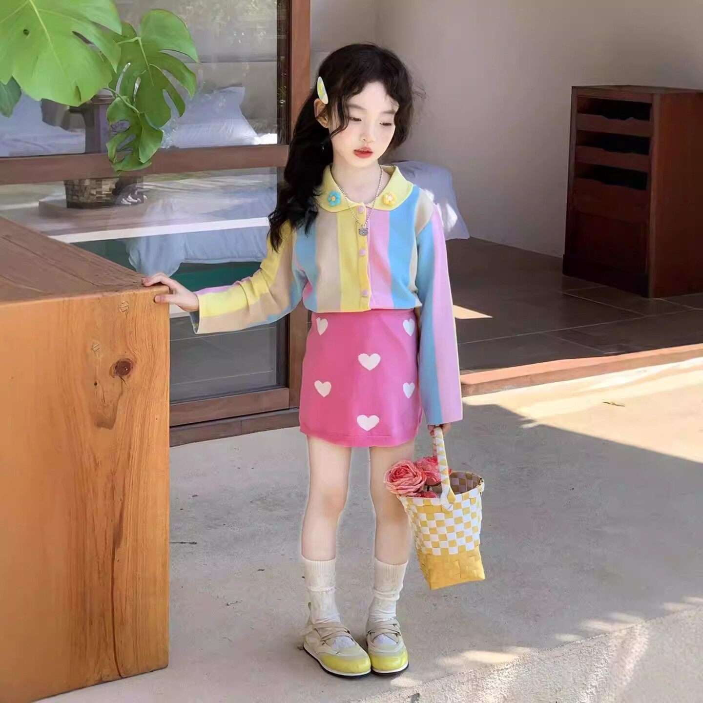 韩版女童春季彩色条纹娃娃领毛衣