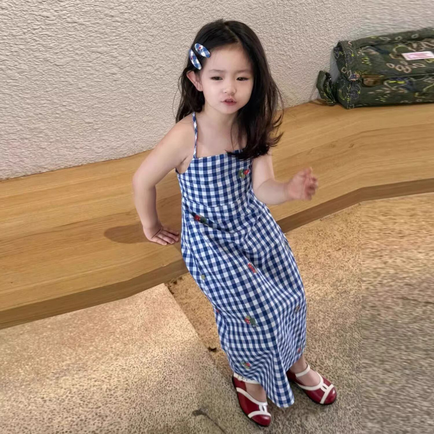 韩版女童2026夏季新款蓝色格子露背吊带裙小女孩度假风沙滩背心裙