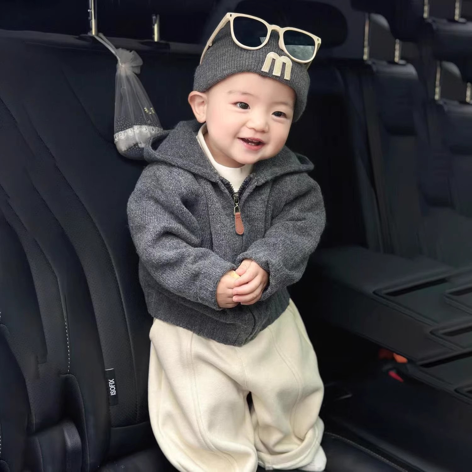 韩版女童秋冬深灰色连帽加厚毛衣