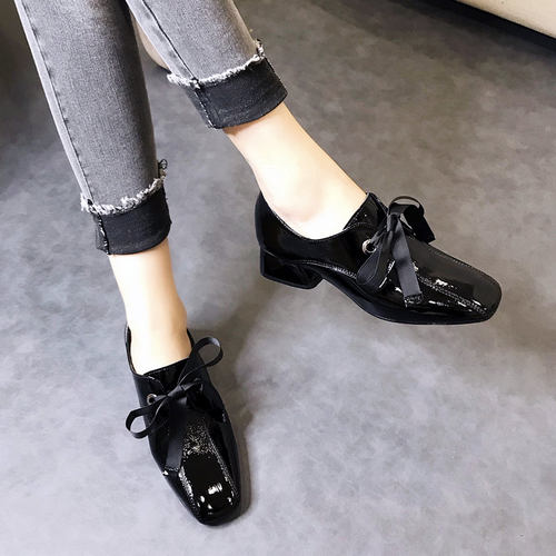 春秋新款中跟漆皮英伦风女单鞋