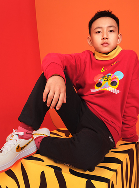 NIKE耐克新年款大童红色加绒卫衣圆领宽松虎年套头衫DR1855-687