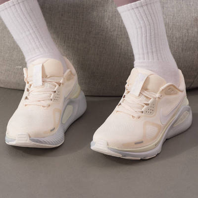 NIKE耐克女鞋跑步休闲健身