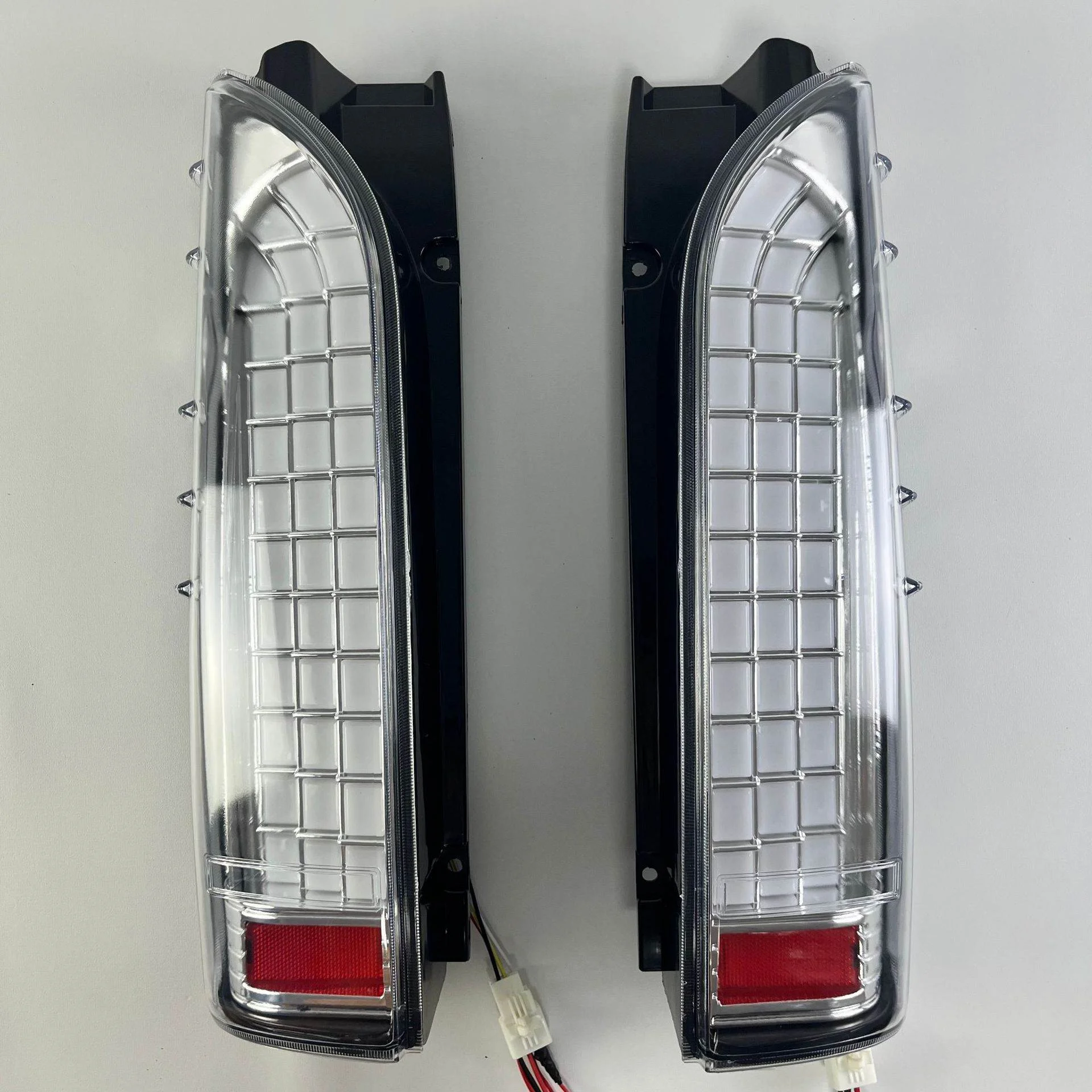 适用于丰田05-18款海狮hiace200系LED尾灯后杠倒车灯转向灯刹车灯