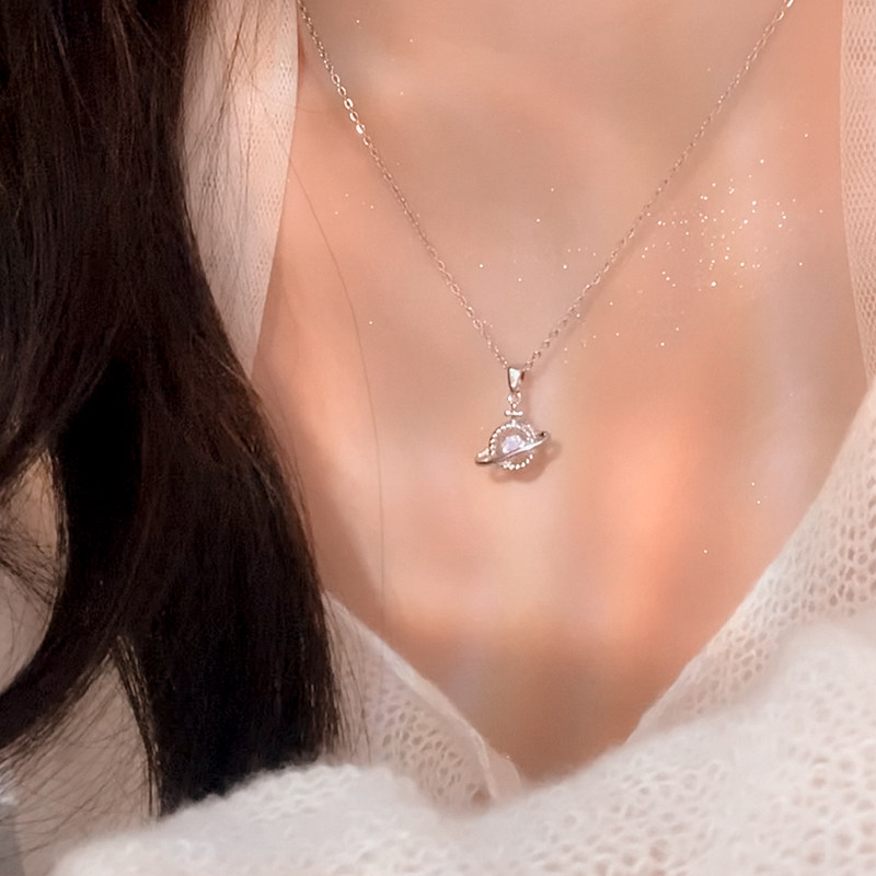 土星星球项链配饰女钛钢项链轻奢小众满钻锁骨链毛衣链女跳动吊坠