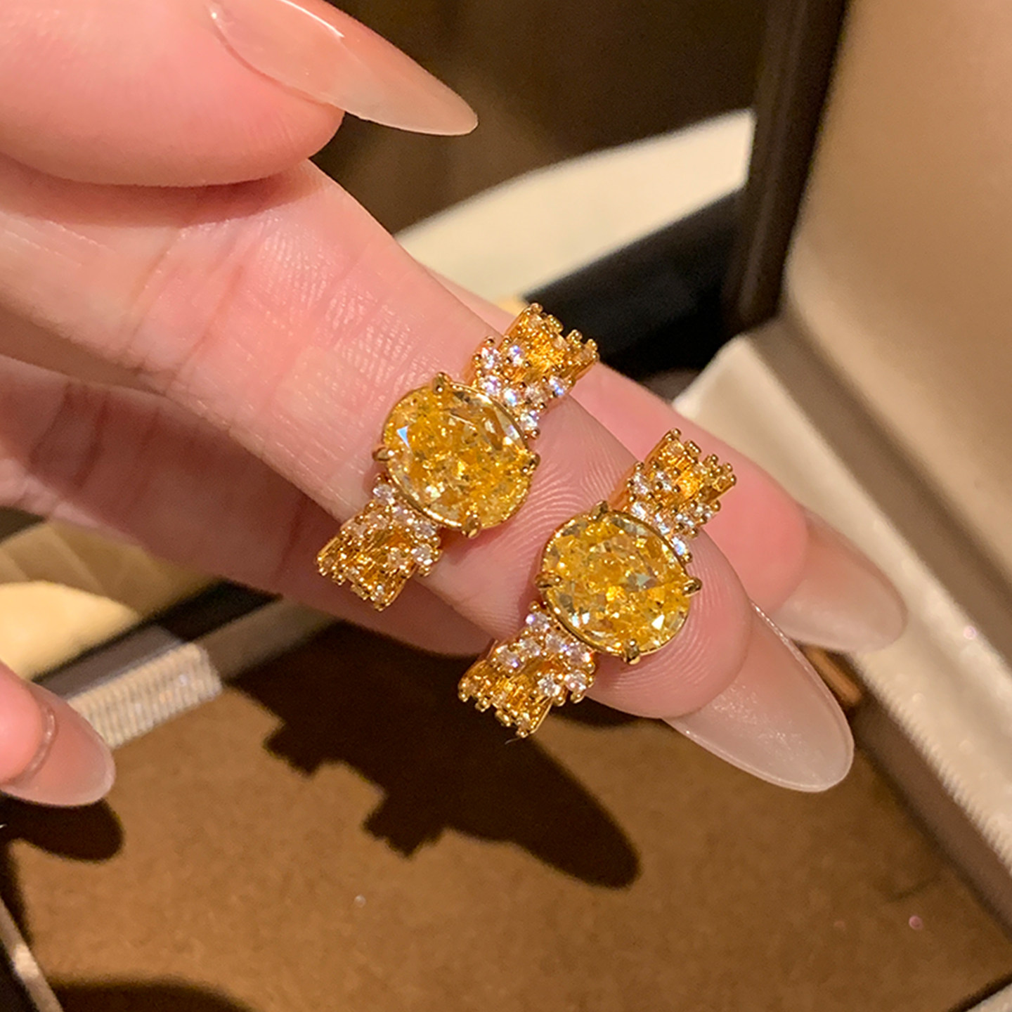 出水芙蓉~黄钻鸽子蛋戒指女轻奢高级感满钻戒指女学生党闺蜜指环
