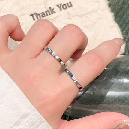 银色素圈戒指女小众设计钛钢戒指女轻奢高级感情侣对戒极细食指环