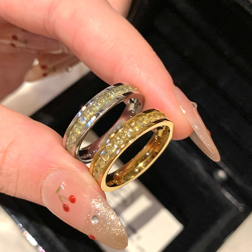 黄钻满天星戒指女轻奢钛钢素戒