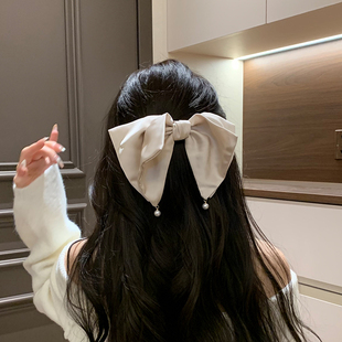 缎面大蝴蝶结发夹边夹侧边仿珍珠弹簧夹小抓夹女高级感夹子发饰品