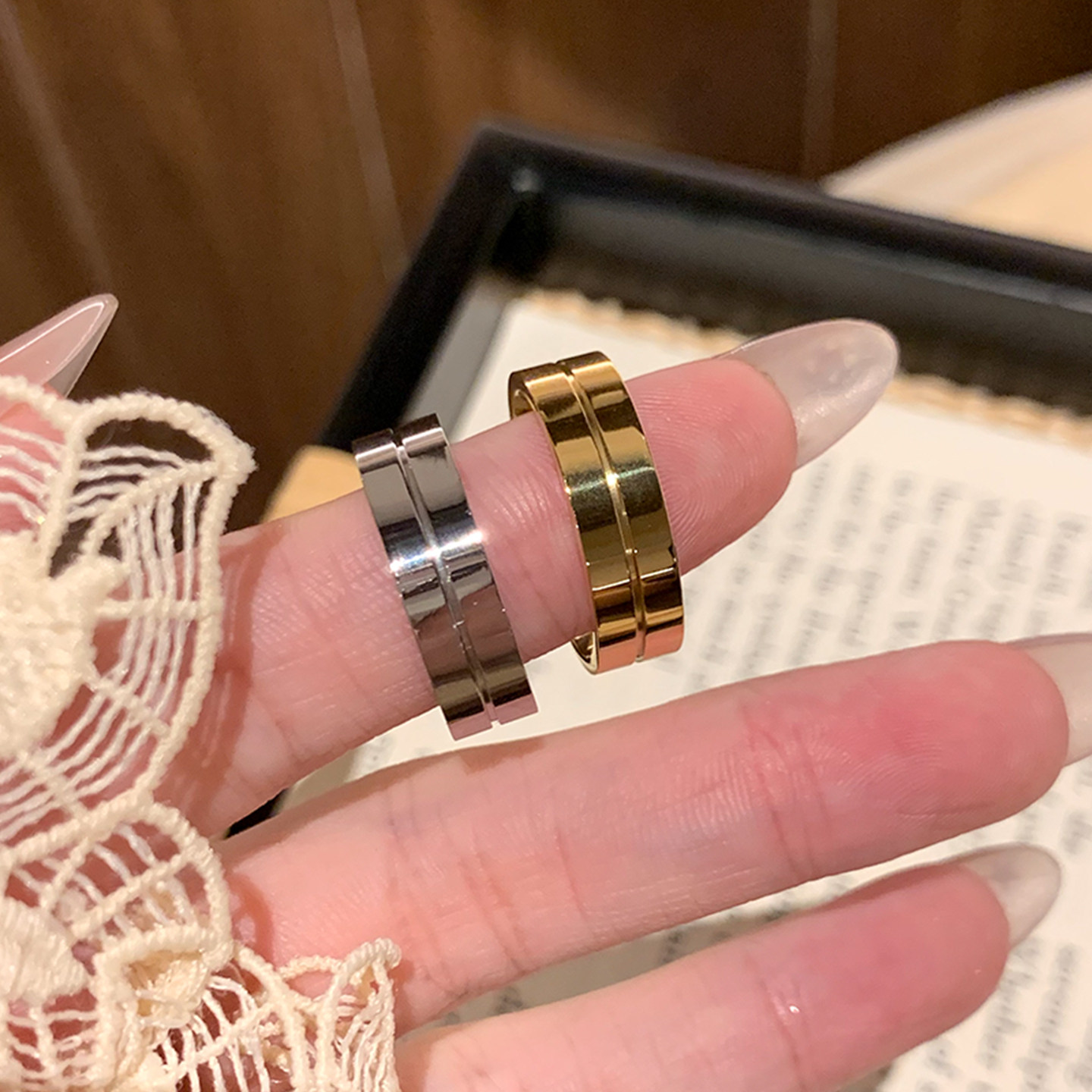 双槽宽版戒指女款光面素圈戒指图片