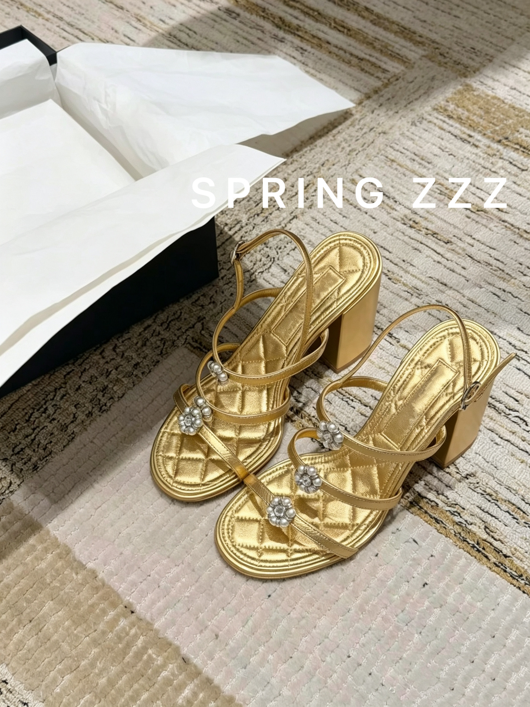 【Spring zzz】清冷氛围！2026夏季 金色水钻扣绑带粗跟高跟凉鞋