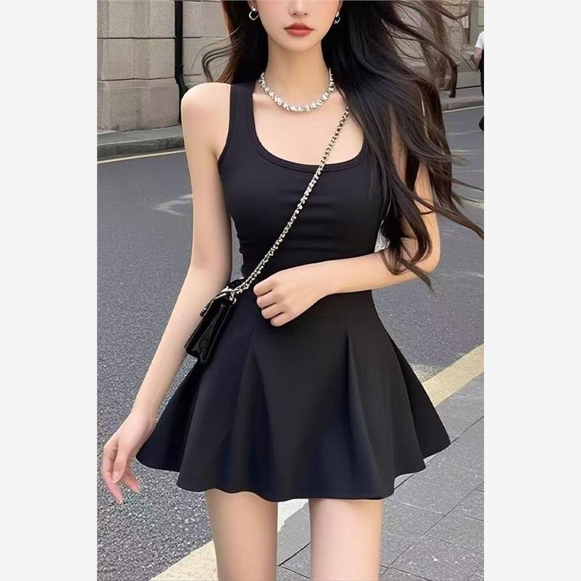 2025轻奢纯欲性感方领无袖高级感收腰黑色背心女夏季新款连衣裙潮
