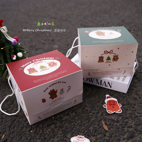 2025圣诞节小熊甜筒包装盒冰淇淋脆筒蛋糕装饰甜品盒手拎打包盒