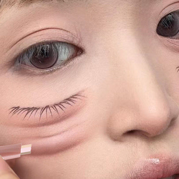 双弯刀头卧蚕笔提亮二合一眼睑下至笔阴影勾勒新手初学者眼妆女,彩妆/香水/美妆工具,卧蚕笔,淘宝优惠券,粉丝福利购,淘宝优惠卷