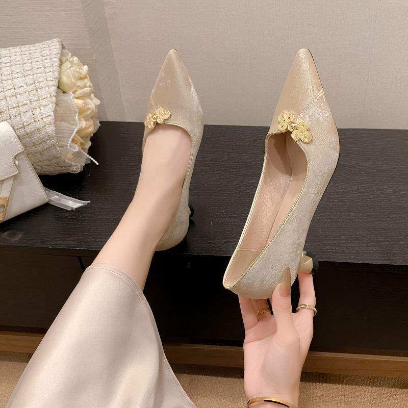 2026中国风轻奢尖头细跟高跟鞋女新款春秋绸缎浅口配旗袍小跟单鞋,女鞋,浅口单鞋,淘宝优惠券,粉丝福利购,淘宝优惠卷