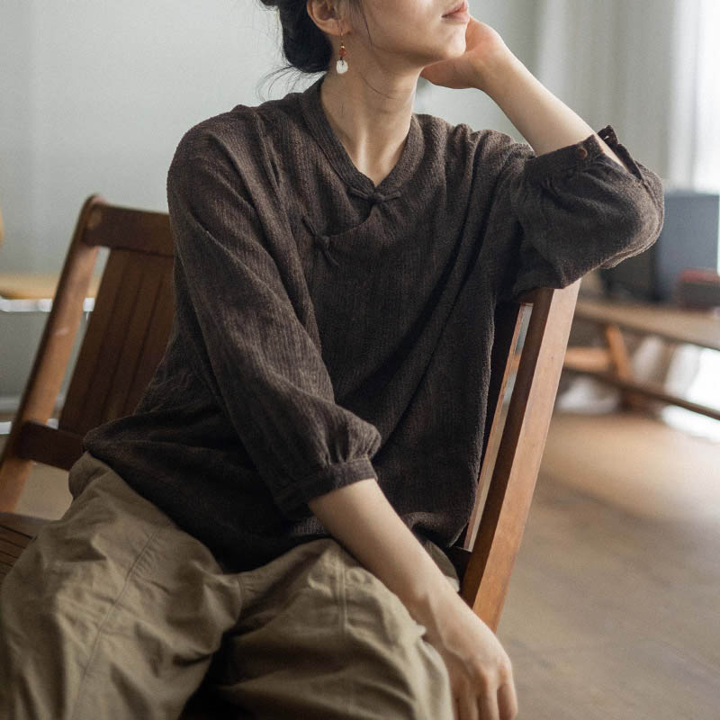 封面是花柞蚕丝斜襟盘扣短上衣