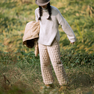 封面是花 纯棉面布 90白鹅绒内胆 绗缝菱形格 休闲直筒 羽绒裤