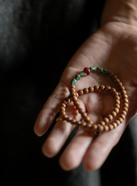 封面是花老山檀老玛瑙双圈手链