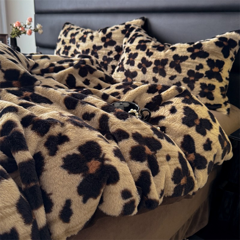 獭兔毛雕花床品四件套轻奢高级感卧室牛奶绒冬季床笠款床单式超柔