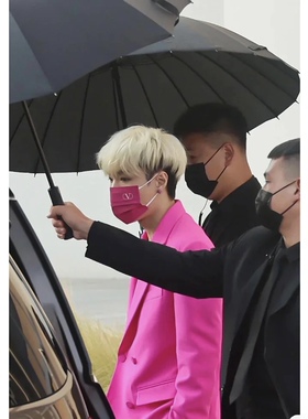 华伦天奴口罩Valen明星同款 潮流牌玫红色惊艳美走秀款