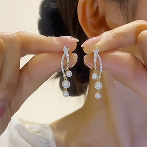 气质高级感珍珠耳环轻奢满钻耳钉