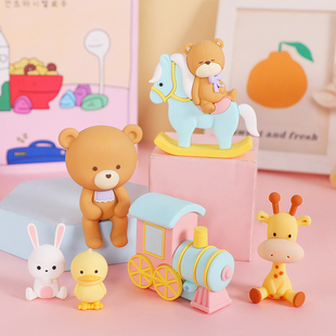 马卡龙色系软胶玩偶小熊木马叭叭坐长颈鹿小兔小鸡火车头车载摆件