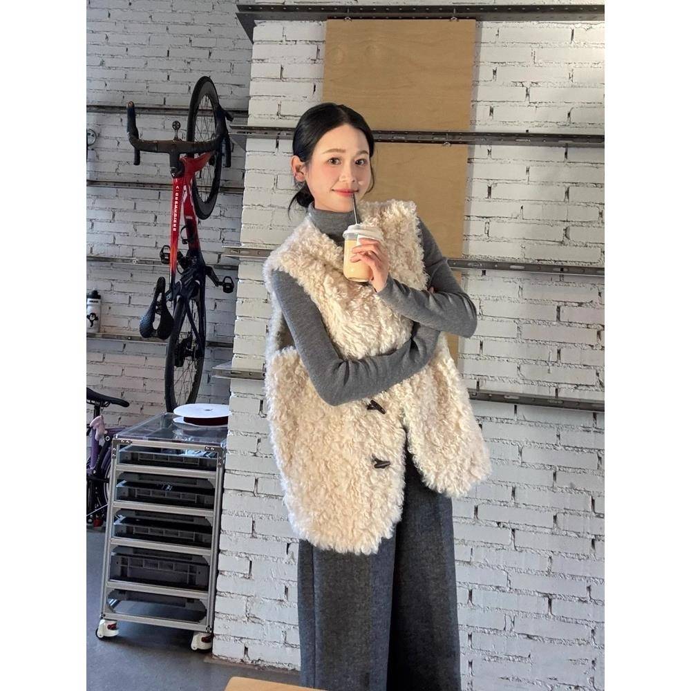 2025新款皮毛一体马甲外套女冬季高级感小个子宽松加厚羊羔毛马夹