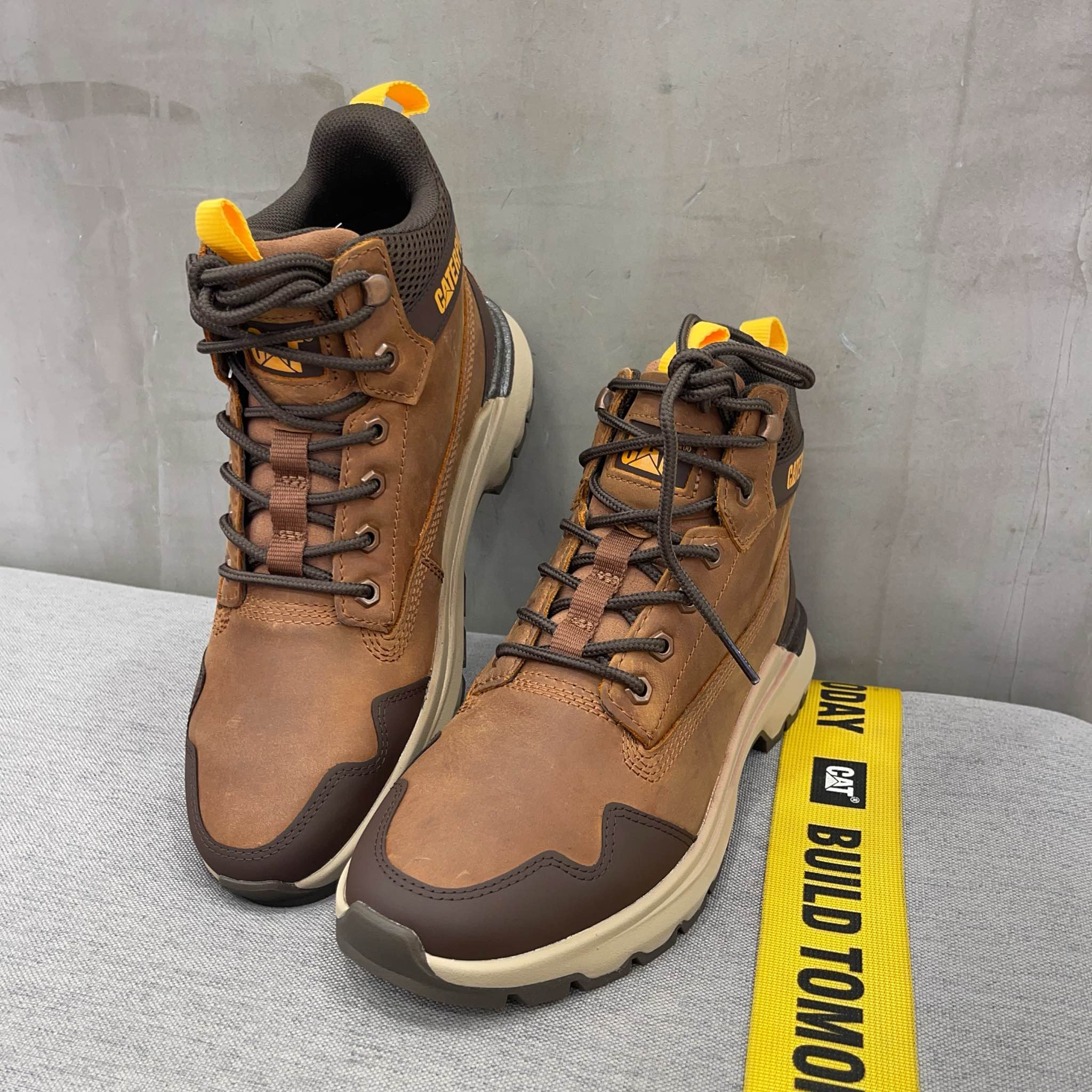 CAT卡特24秋季男士户外防泼溅牛皮高帮休闲鞋户外靴P725948N3AD