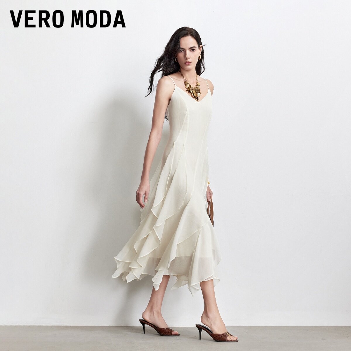 Vero Moda连衣裙2026夏季新款可调节肩带摆收腰中长裙32627B028