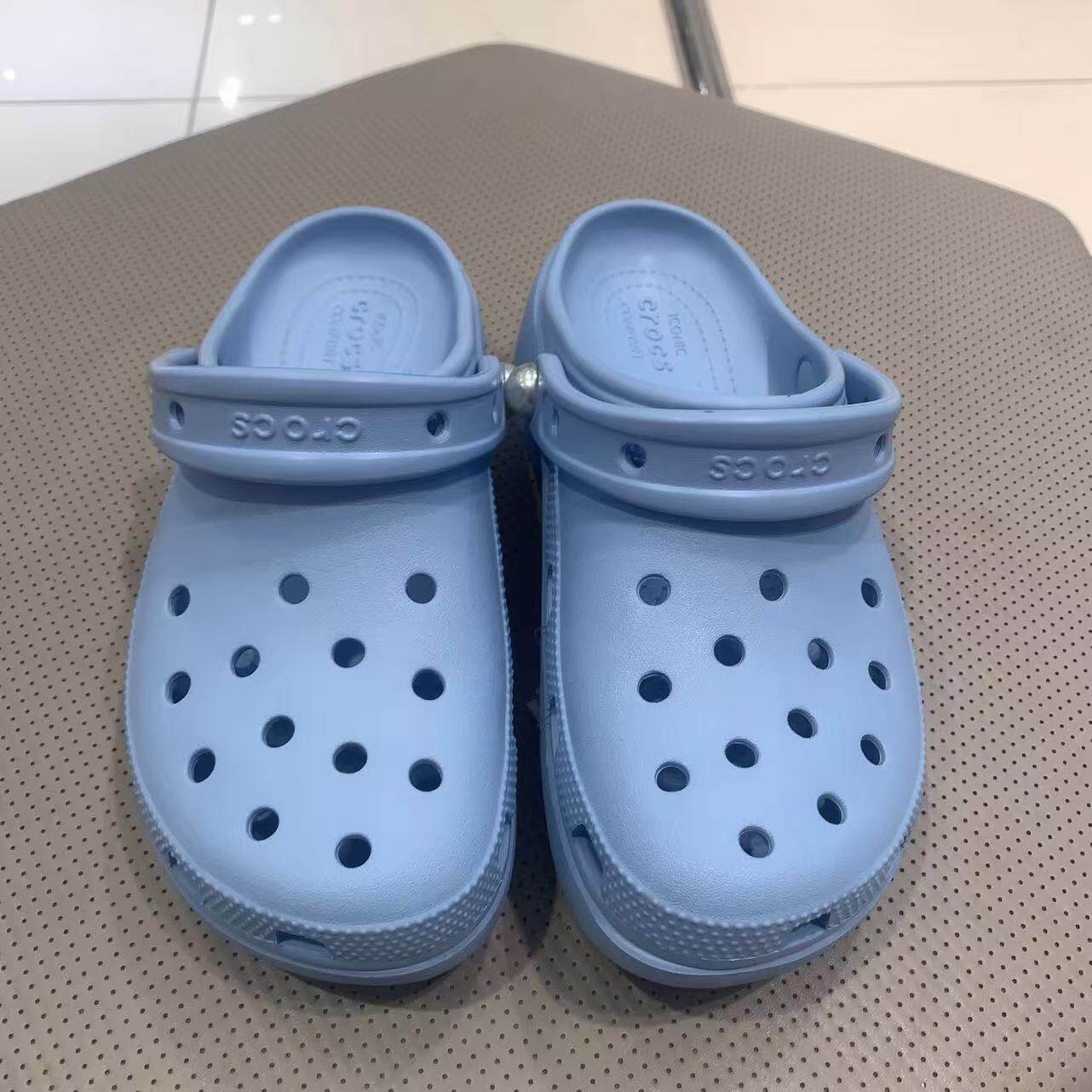 Crocs卡骆驰云朵珍珠厚底凉鞋女鞋轻便洞洞鞋沙滩鞋