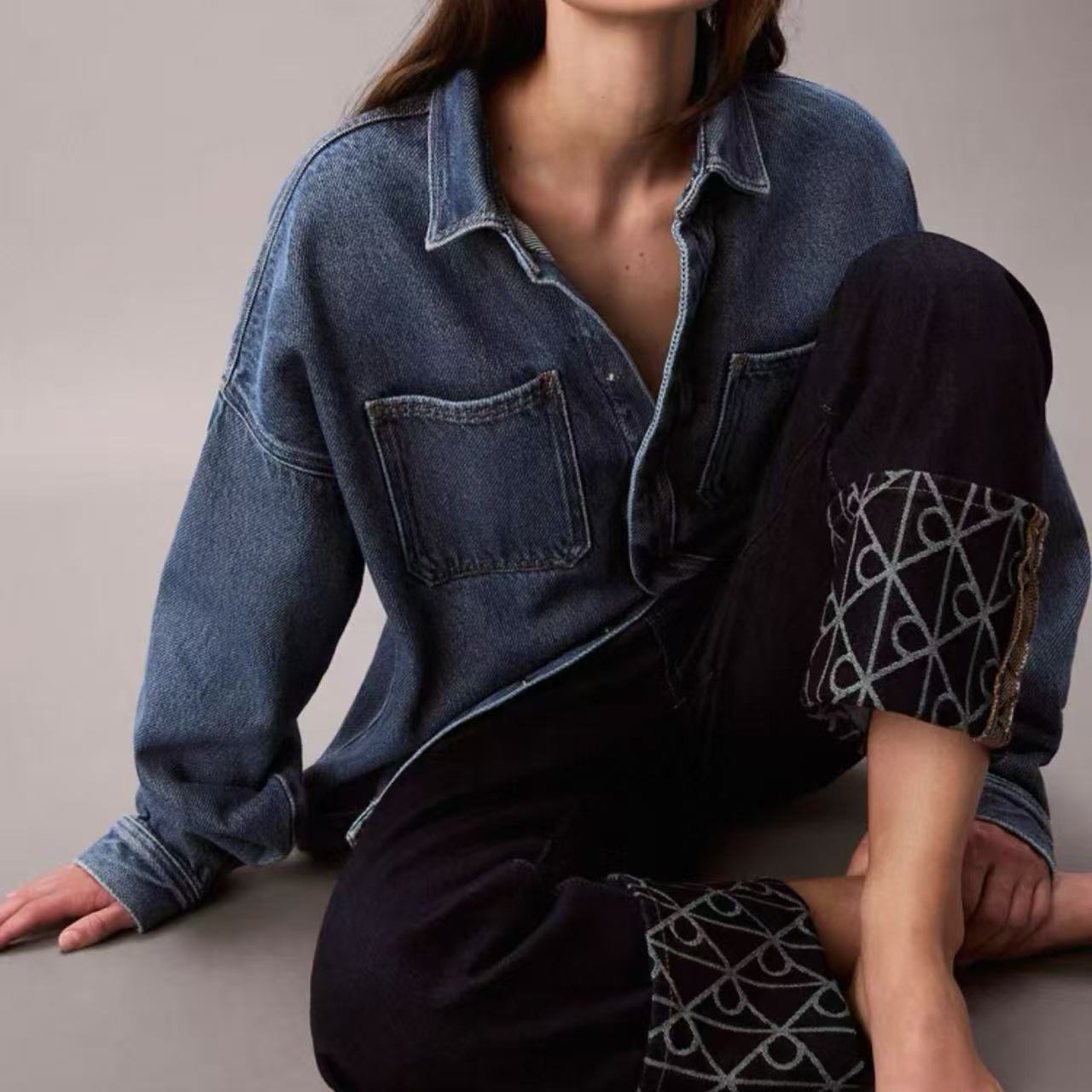 CK Jeans25秋女士老花字母翻边直筒牛仔裤47D711G