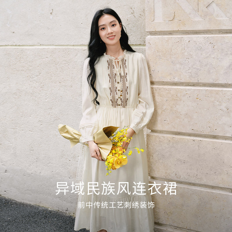 香影异域民族风刺绣连衣裙女2025秋季木耳边系带白色长袖裙子