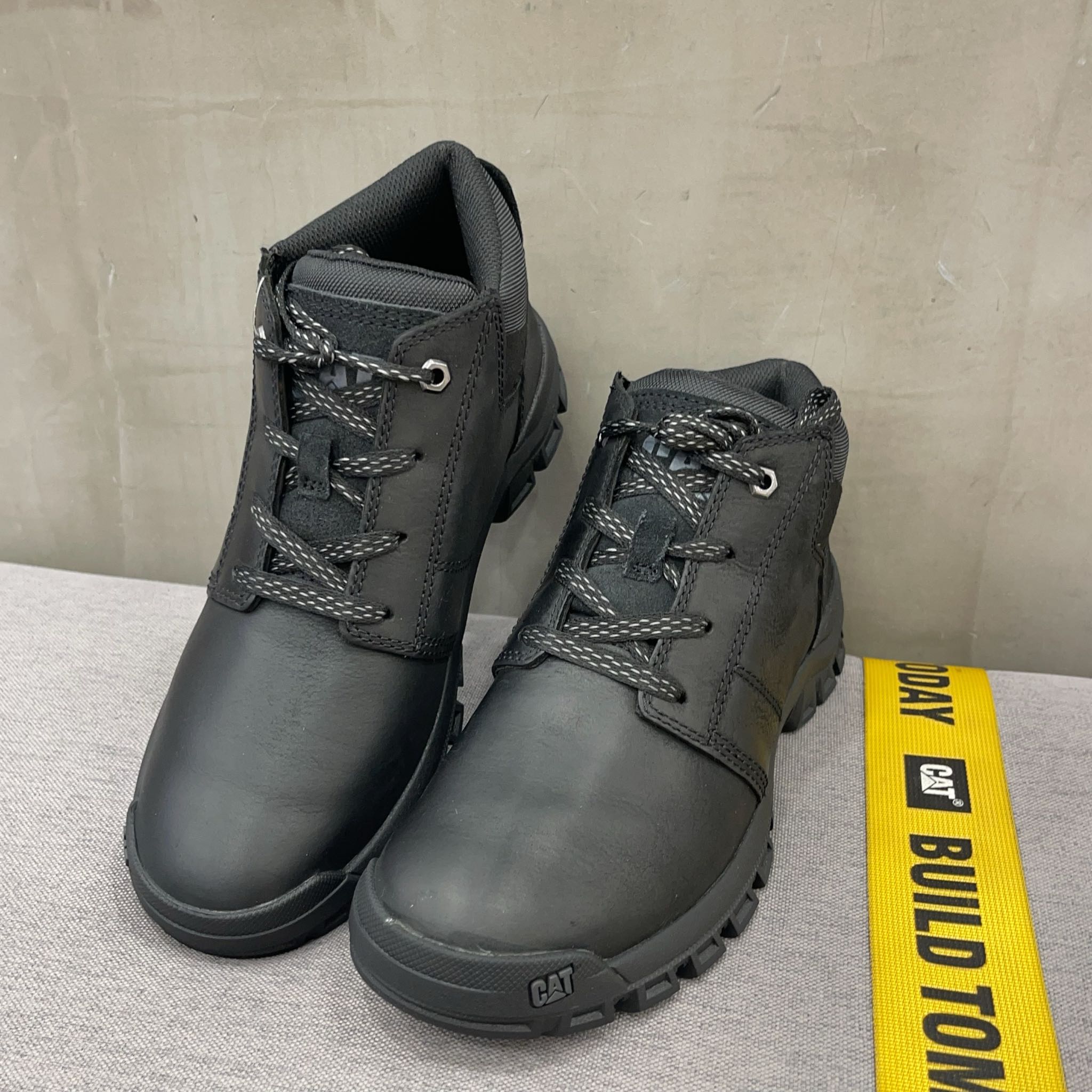 CAT卡特24秋季男士休闲工装经典高帮休闲靴P725952N3AD