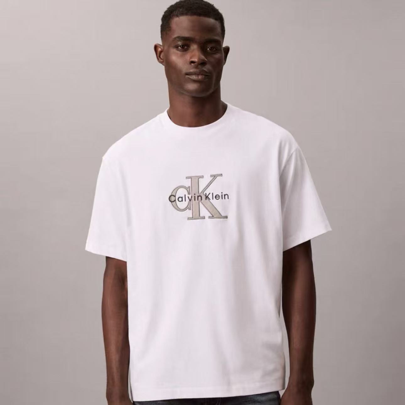 CK Jeans25秋冬新男士休闲通勤纯棉宽松短袖T恤上衣4RE815G