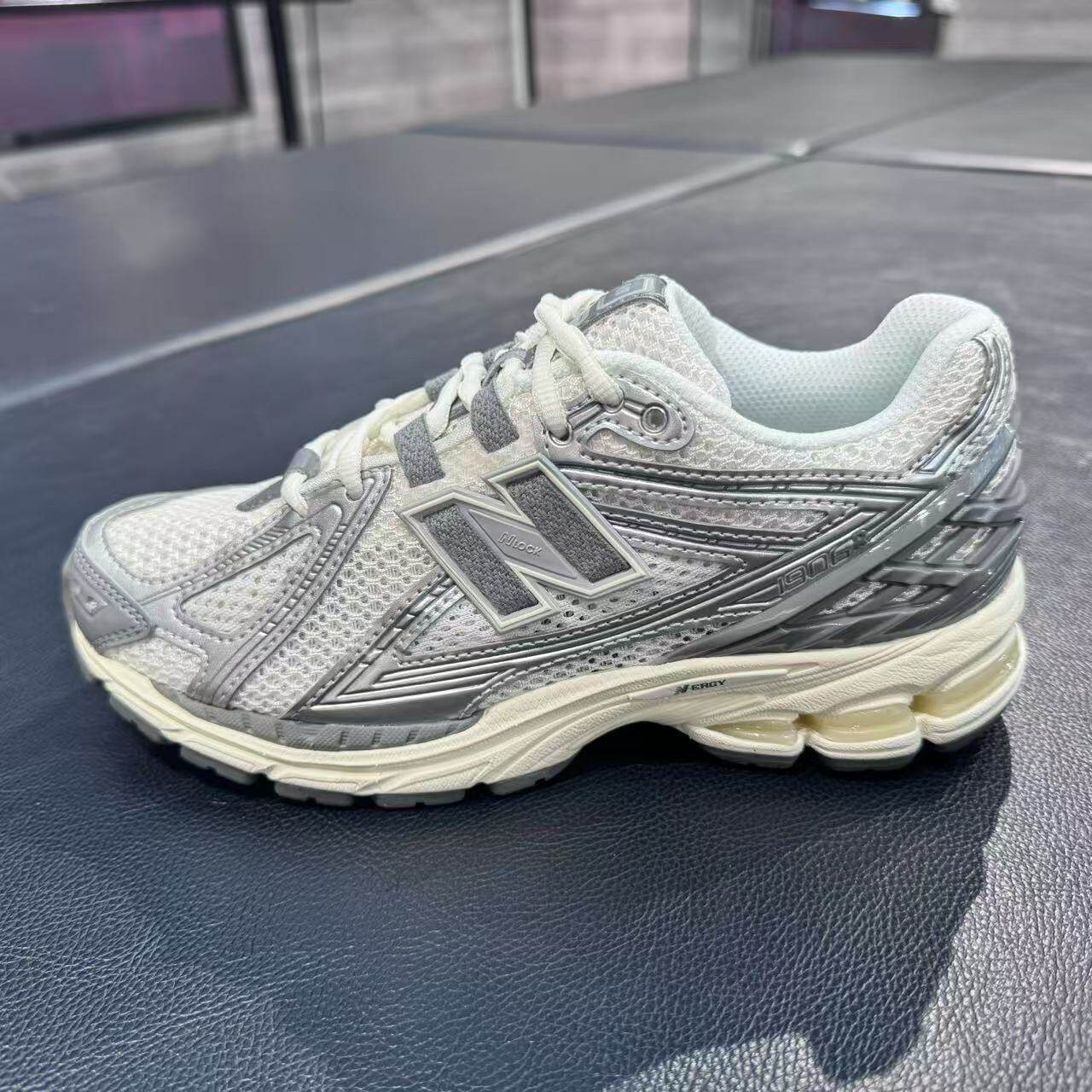 New Balance 银泰专柜2025年秋季中性款休闲复古鞋M1906RFS