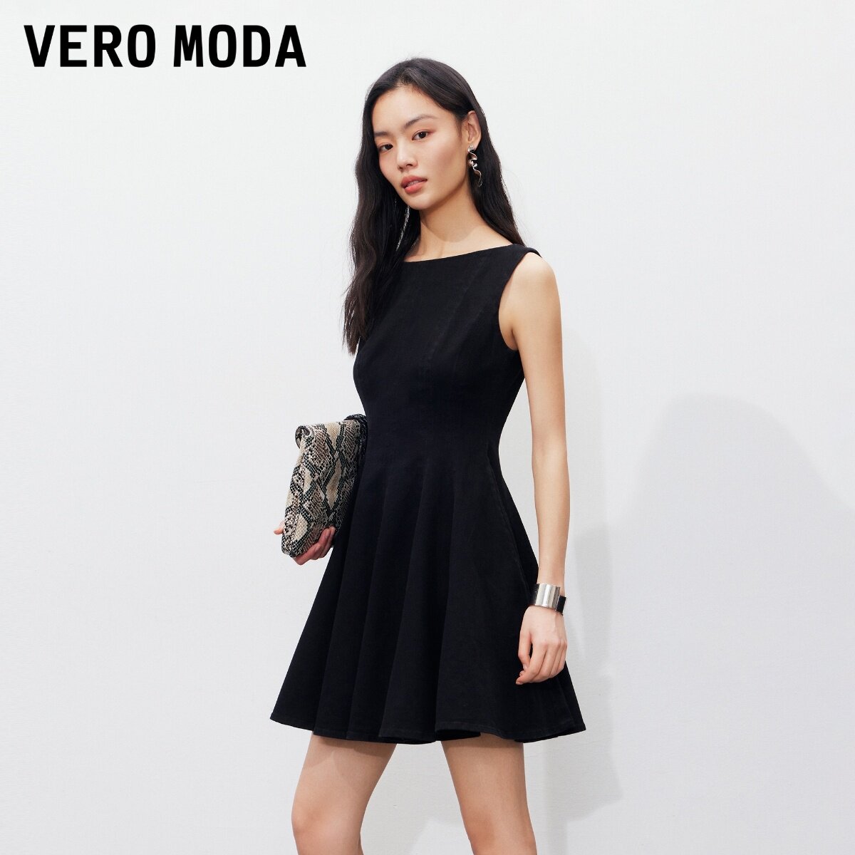 Vero Moda连衣裙2026夏收腰圆领法式无袖牛仔伞裙326242013
