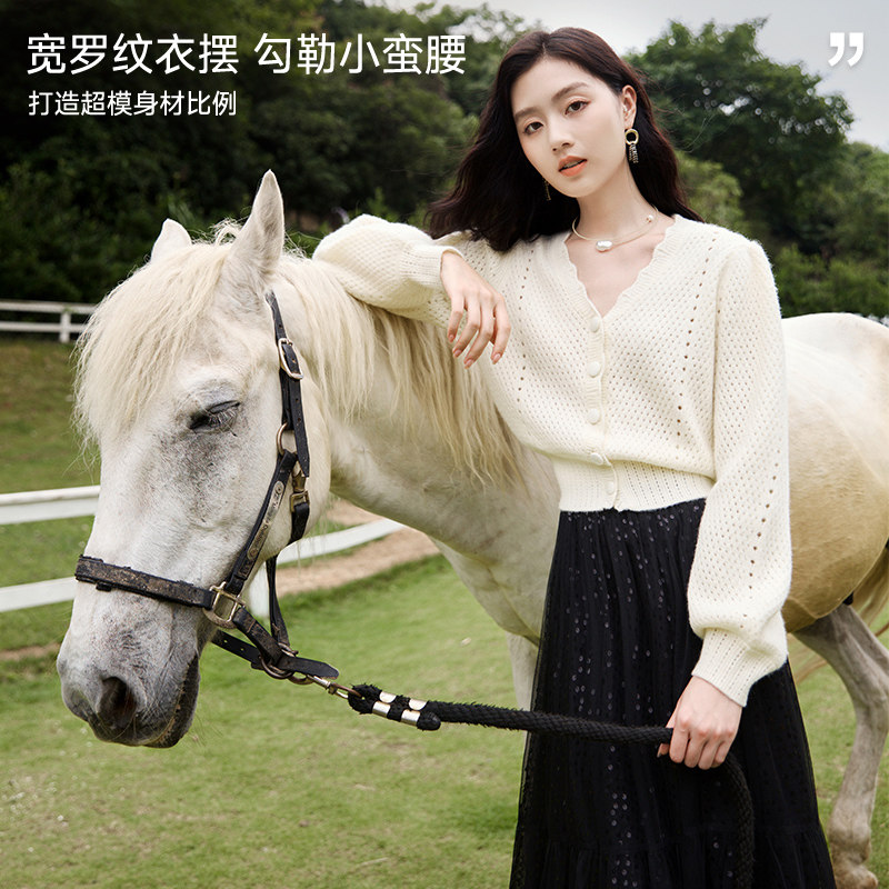 香影法式v领镂空针织上衣女秋装2025新款多巴胺玫粉韩系毛衣开衫