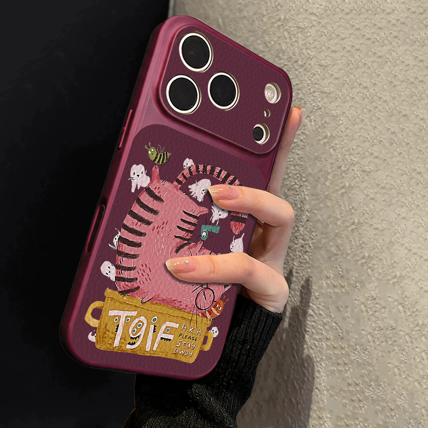 茶杯小猫适用苹果iPhone18Pro手机壳勃垦地酒红磁吸17Promax16/15pm复古小羊皮14Pro女秋冬卡通13硅胶防摔17