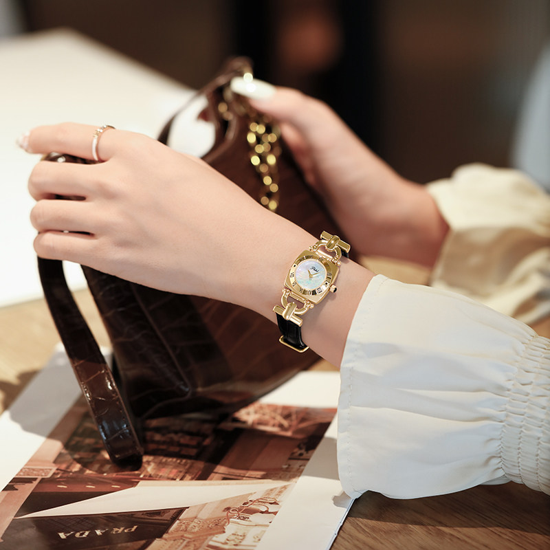 skhl新款手表2021年女高级感ins小众防水时尚气质女表石英真皮表