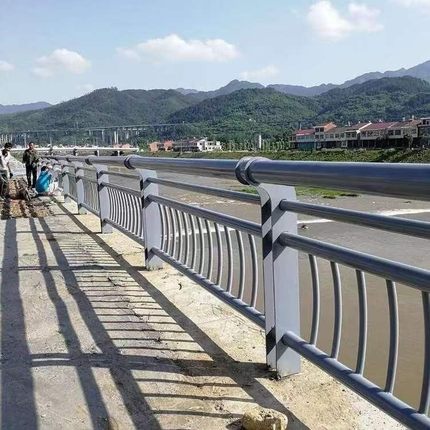桥梁防撞护栏河道景观安全围栏铝合金灯光护栏不锈钢复合管栏杆