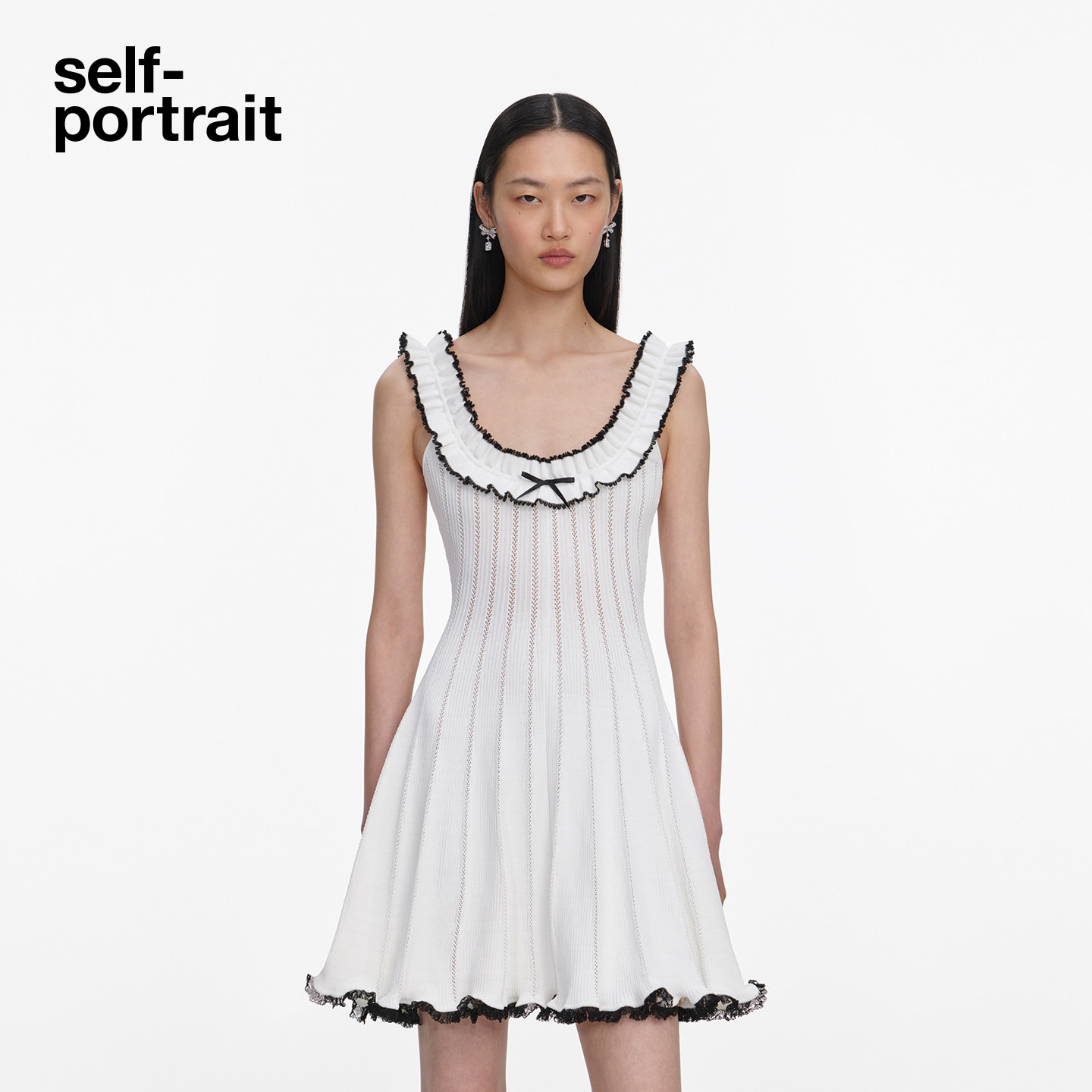 self-portrait 2026春夏新款纯净白撞色饰边U领一字肩针织连衣裙