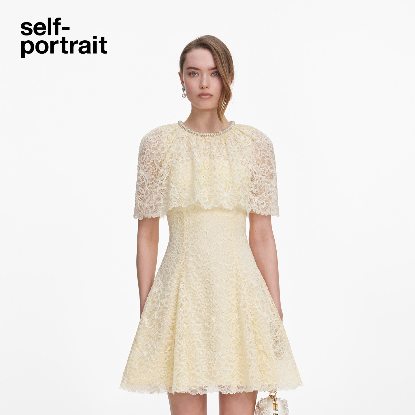 self-portrait 2026早秋新款奶油黄钻饰设计感斗篷蕾丝连衣裙短裙