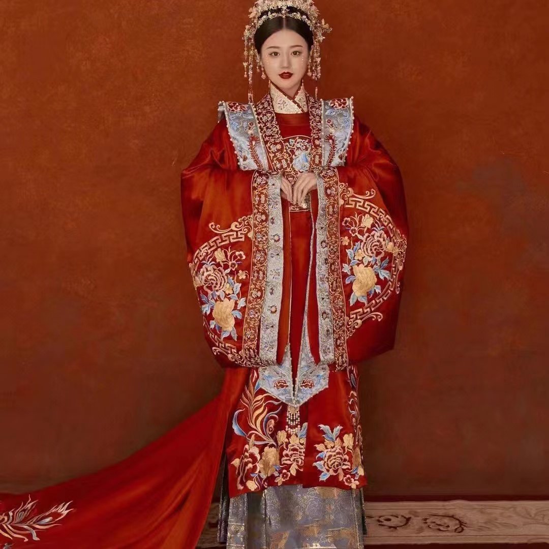 出租中式婚礼婚服汉服凤冠霞帔拖尾婚礼仪式走秀结婚古装嫁衣租赁