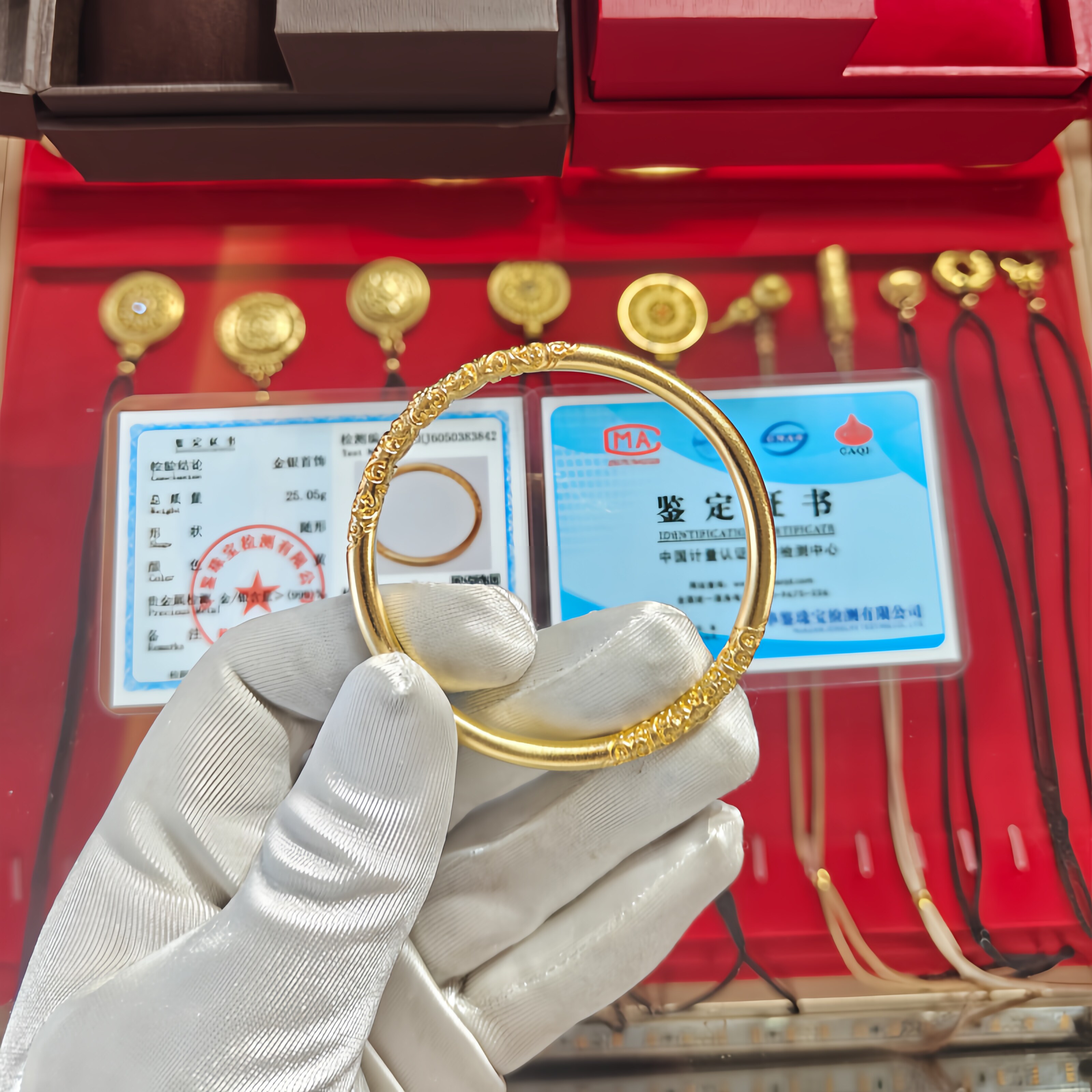 金包银古法卷草纹实心闭口手镯
