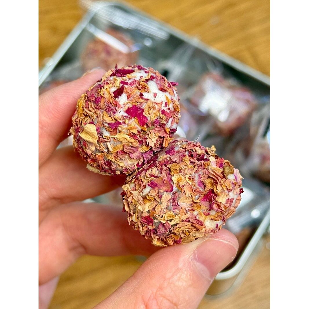 七分乐玫瑰牛轧糖花瓣奶枣巴旦木便携小袋奶味网红休闲办公室零食