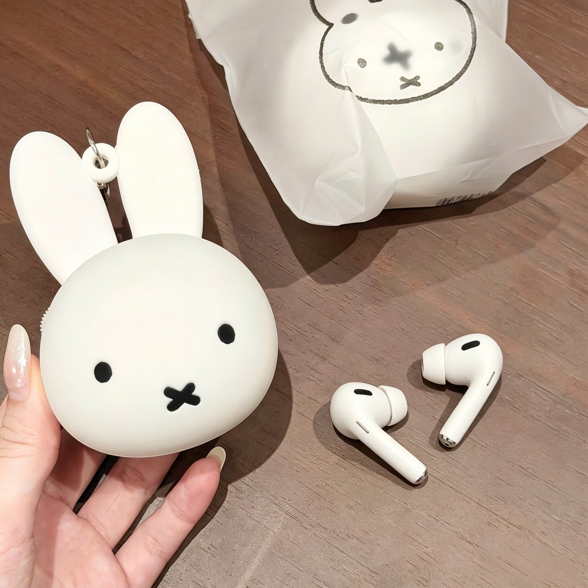 冷脸萌小兔子耳机包迷你防水硅胶零钱包挂件便携钥匙包口红收纳包图片