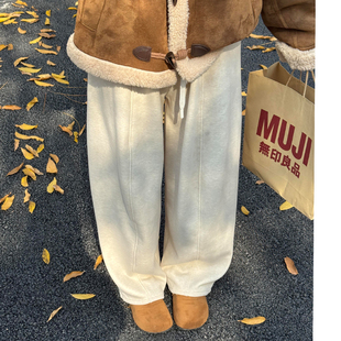 米白色中线糯米绒弯刀裤女秋冬季新款高腰显瘦加绒休闲阔腿香蕉裤