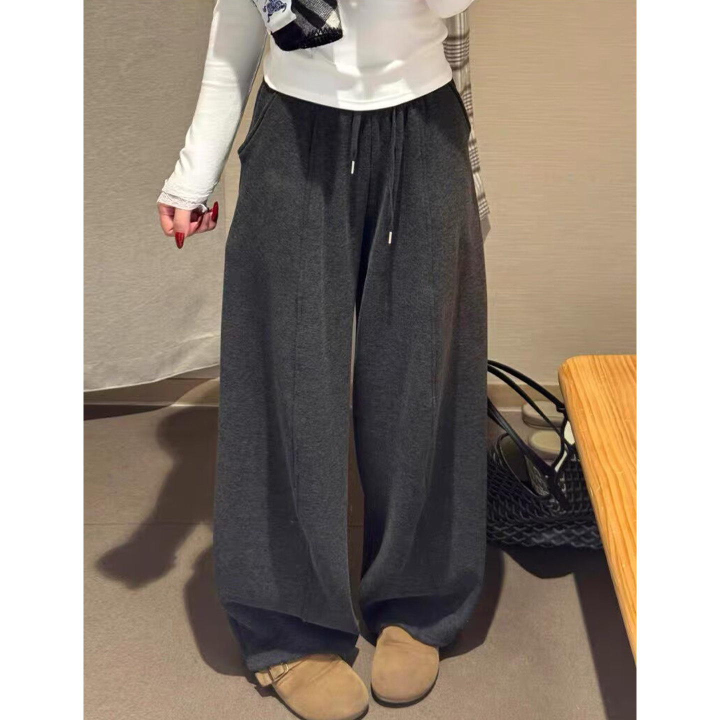 灰色加绒高腰显瘦弯刀阔腿裤女