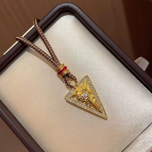 小红书爆款莫桑玄凤吊坠古法金三角形满钻毛衣链一件代发项链